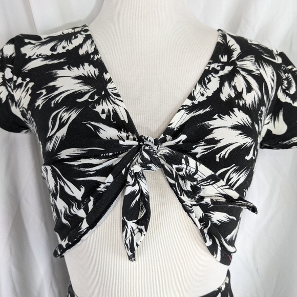 Dingolay EUC floral 2 Piece skirt set crop tie top small Barbados black white - Picture 5 of 16